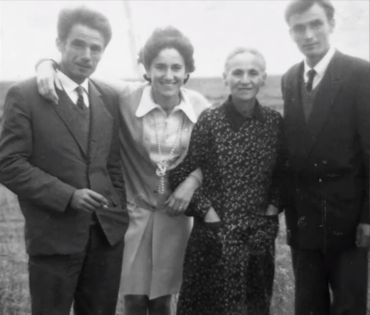 moisi-dolores-xhina-leka-gradisht