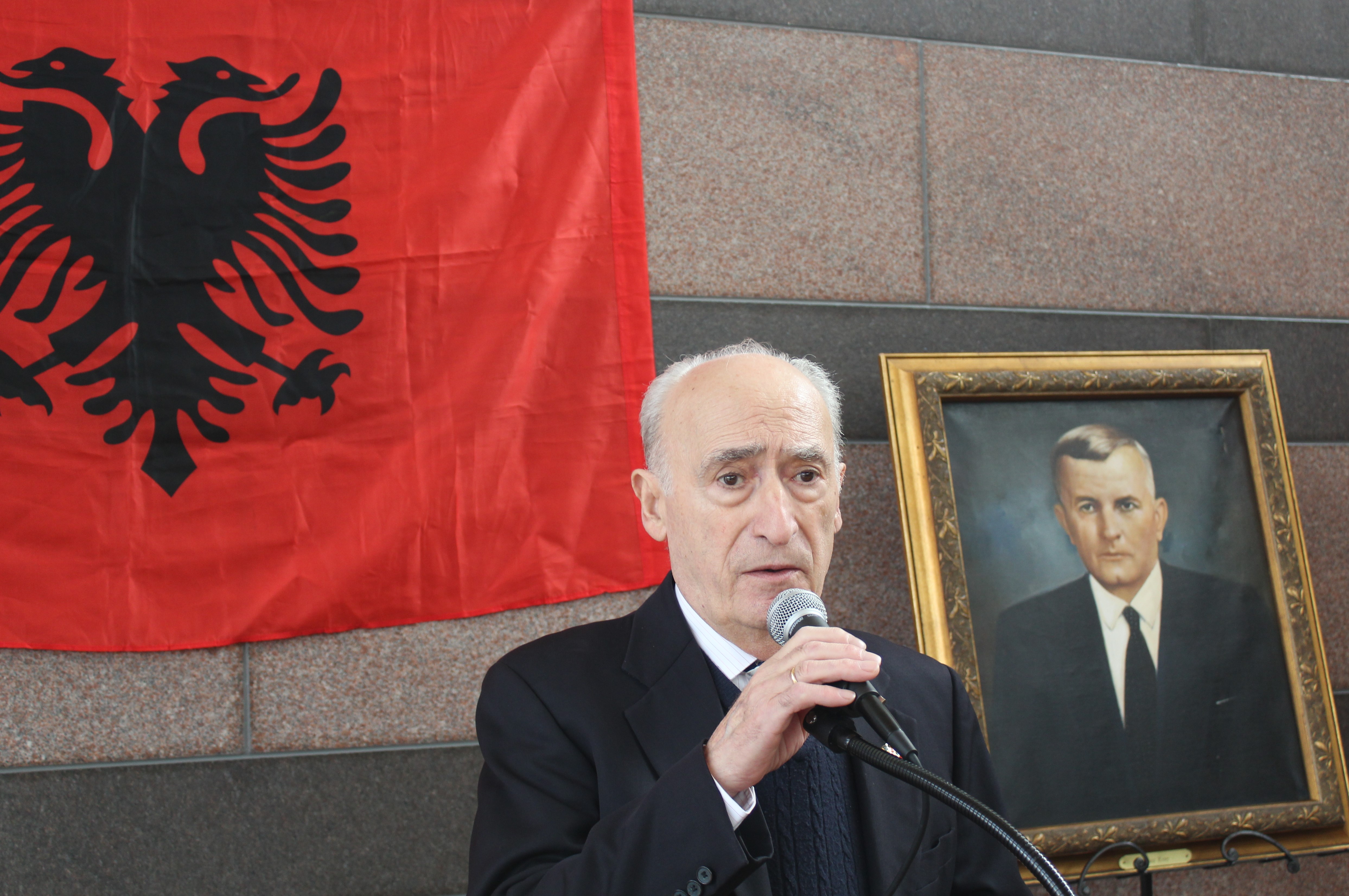 1 a Ndreca prezanton mysaf